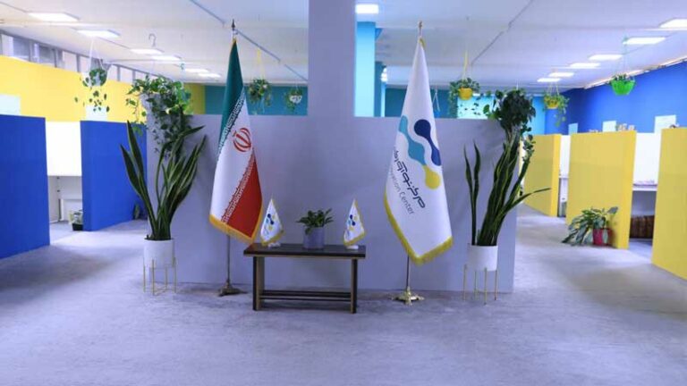 فضای کار اشتراکی مرکز نوآوری شروع