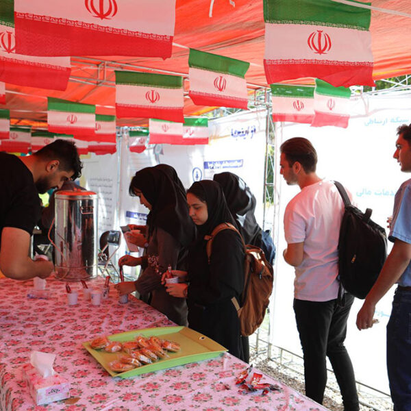پذیرایی در رویداد شروع کرمان